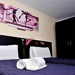 6 Bis Hotel