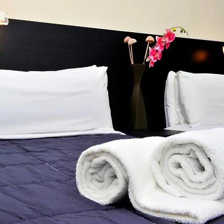 6 Bis Hotel 2*