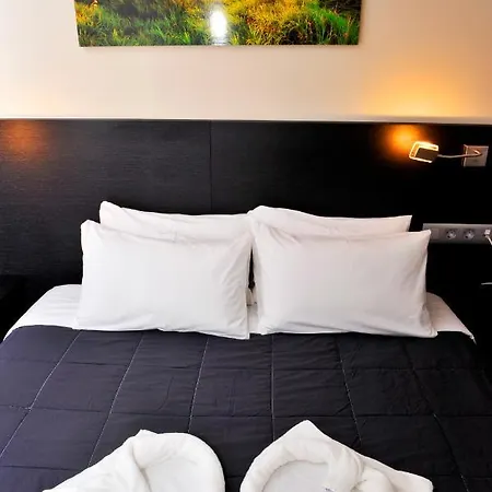6 Bis Hotel 2*