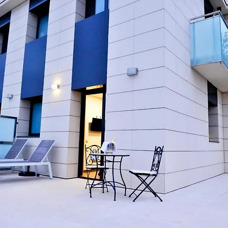 6 Bis Hotel 2*