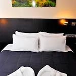 6 Bis Hotel 2*