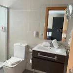 6 Bis Hotel 2*